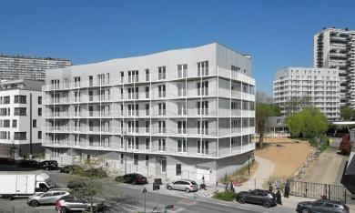 Vue du bâtiment depuis la rue