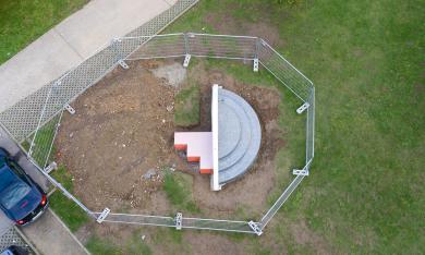 Vue aérienne d'une sculpture en béton architectonique