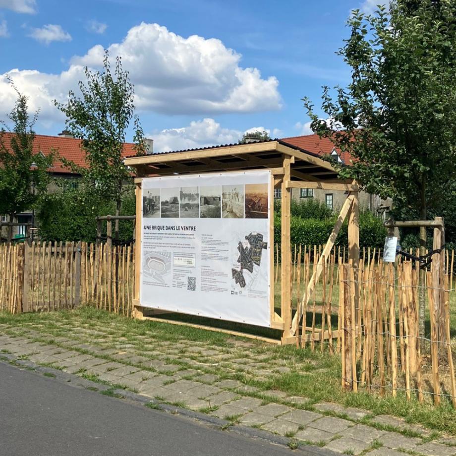 Uitlegpaneel voor akte I: de eerste leemgroeve