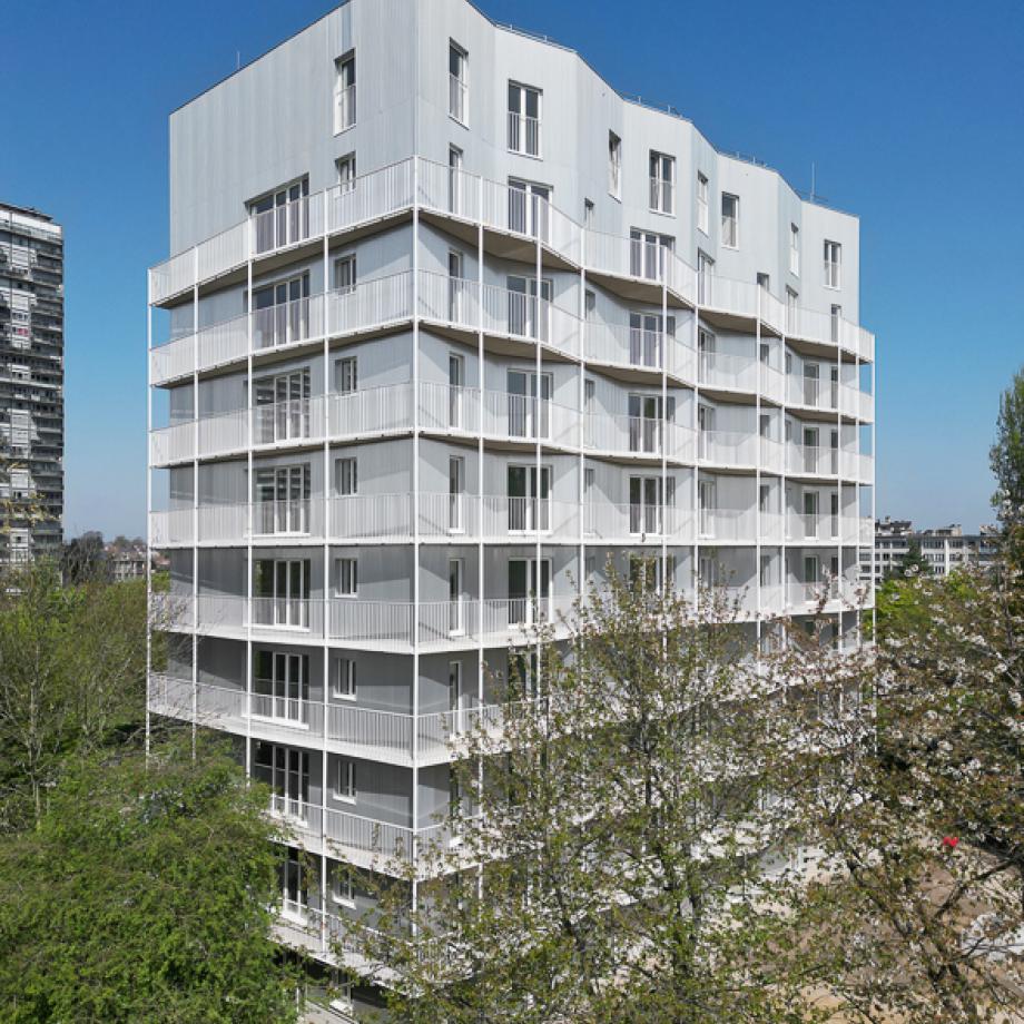 Vue du bâtiment depuis le parc